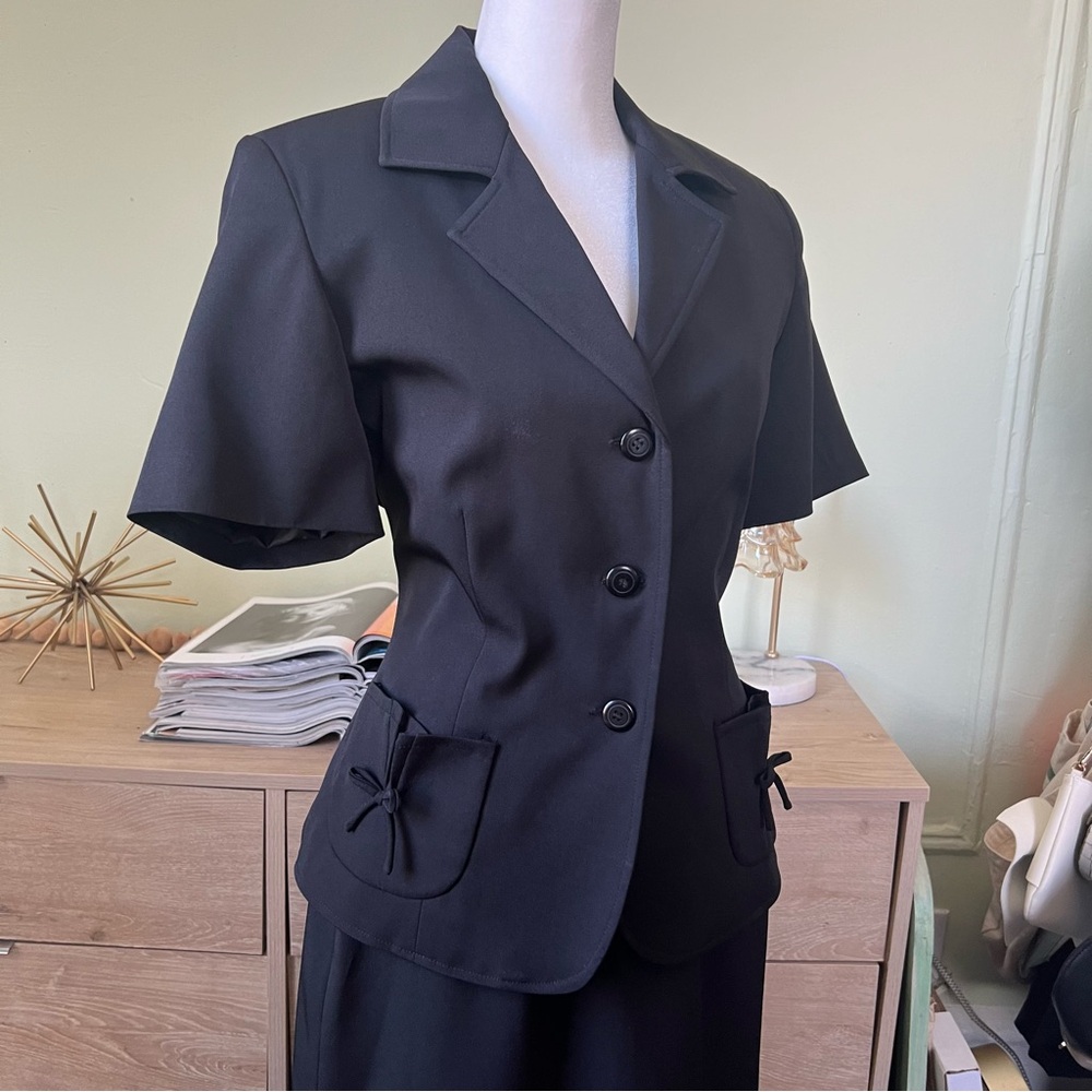 BLACKER Vintage Black Bow & Ruffle Detail Matching Suit Jacket & Skirt Set Sz M